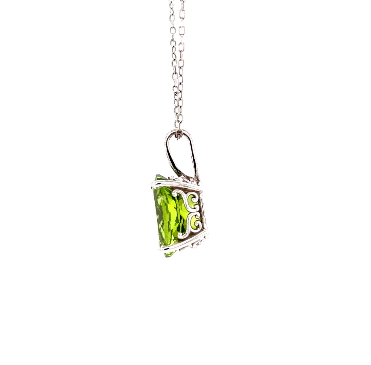 14KW Natural Oval Peridot Fashion Pendant